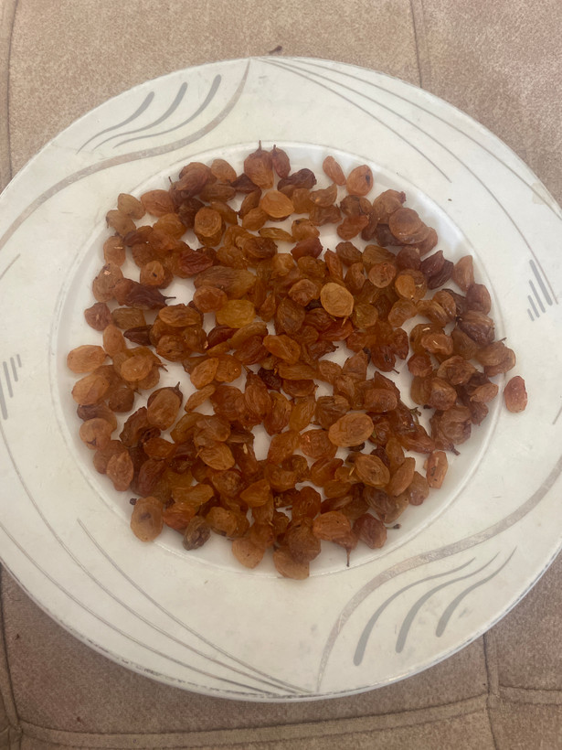 مویز و کشمش بی دانه درجه یک گوشتی بش و آفتابی استانفارس بوانات و دشمن زیاری و کاشمر