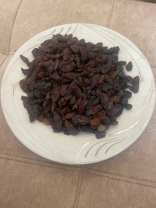 مویز و کشمش بی دانه درجه یک گوشتی بش و آفتابی استانفارس بوانات و دشمن زیاری و کاشمر